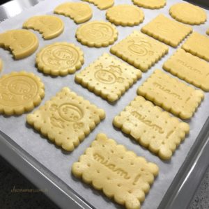 cikolata-kremali-sandvic-biskuviler4
