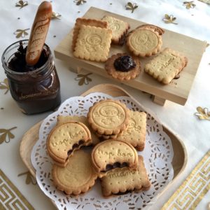 cikolata-kremali-sandvic-biskuviler5