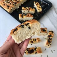 Zeytinli Biberiyeli Focaccia