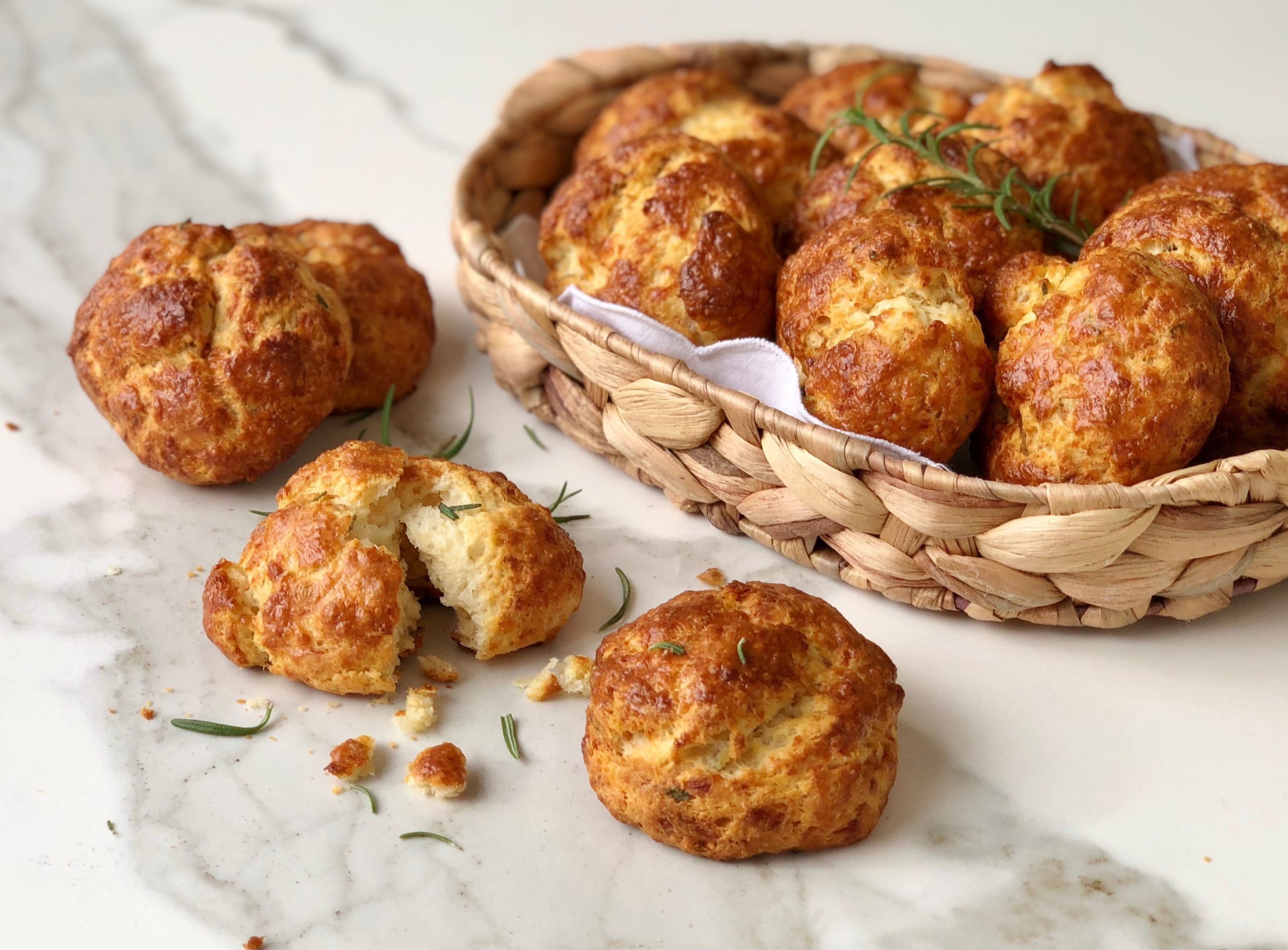 Cheddar Peynirli Biberiyeli Çörek