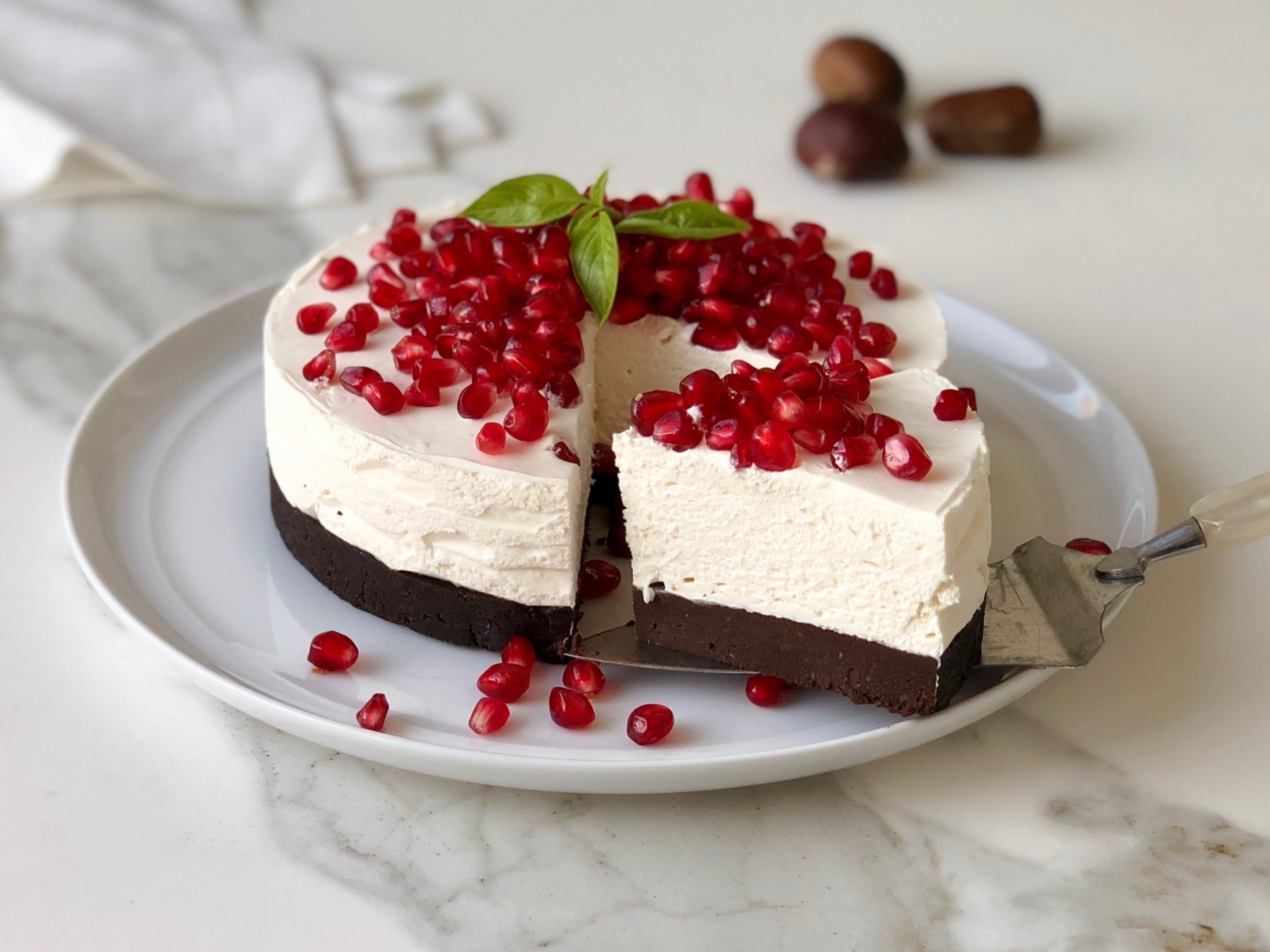 Çikolatalı Kestaneli Narlı Pişmeyen Cheesecake