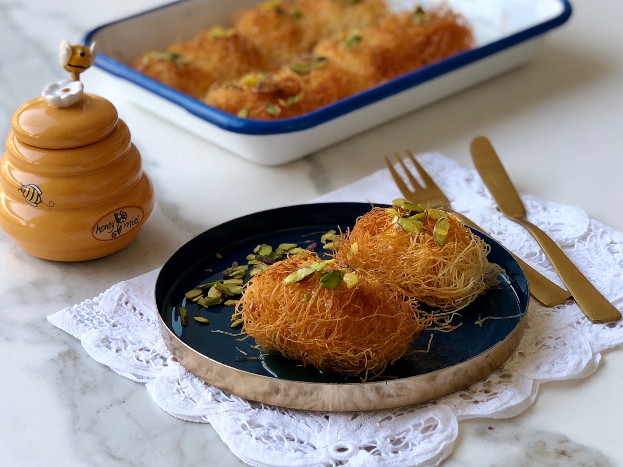 Peynirli Ballı Kadayıf Sarma