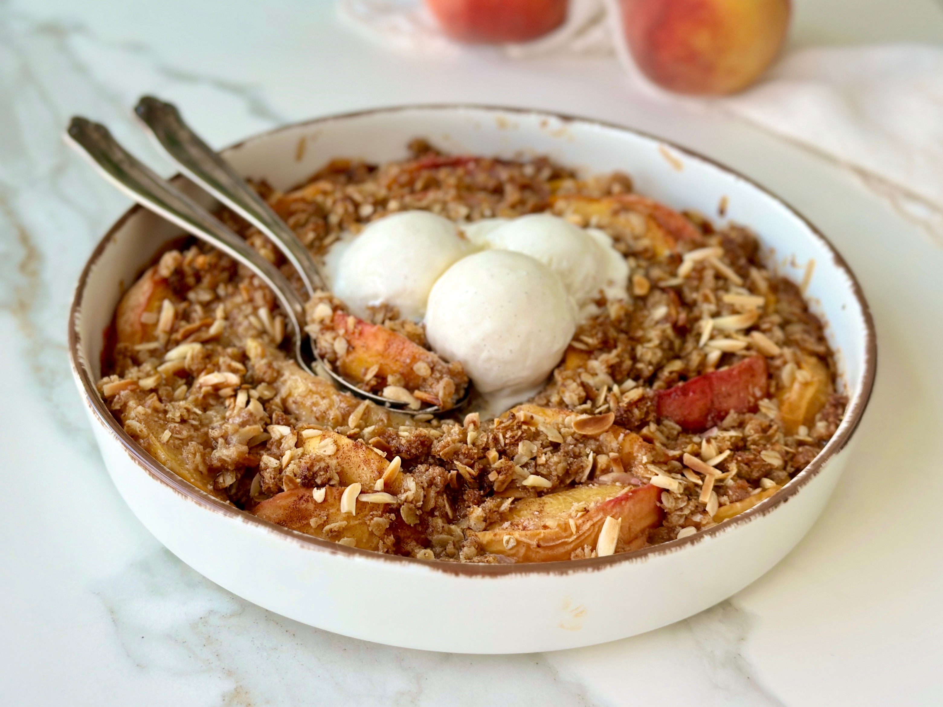 Bademli Yulaflı Şeftali Crumble