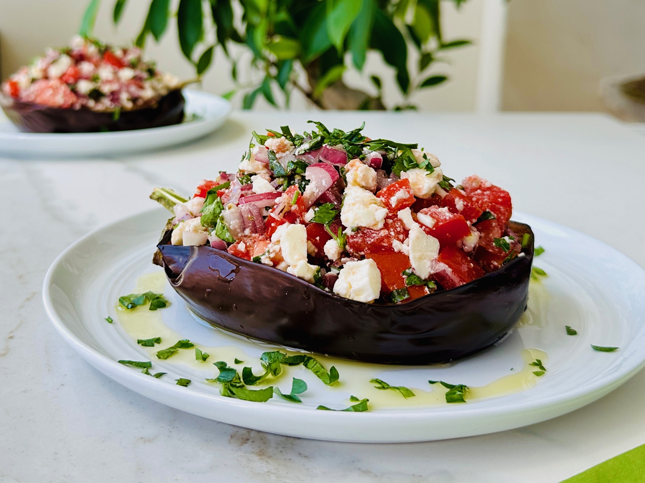 Peynirli Domatesli Közlenmiş Patlıcan Salatası