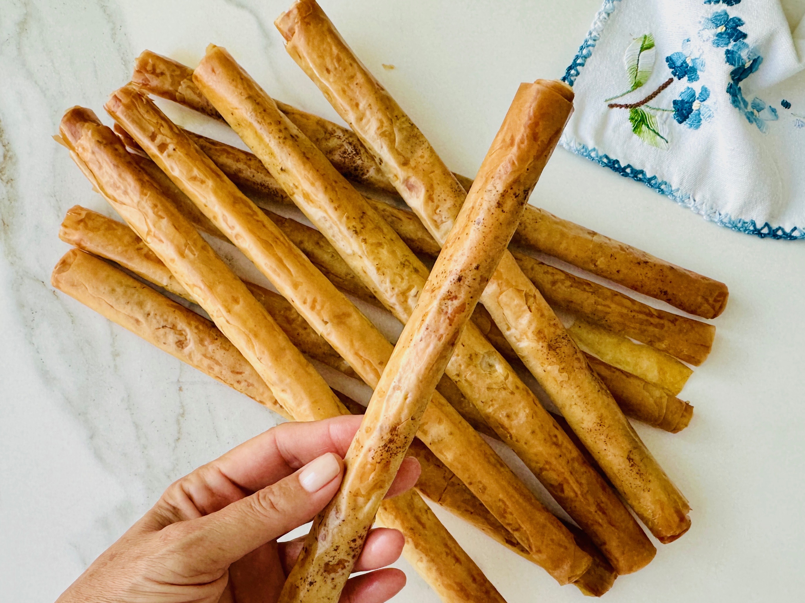 Baklava Yufkasıyla Pratik Galeta Tarifi