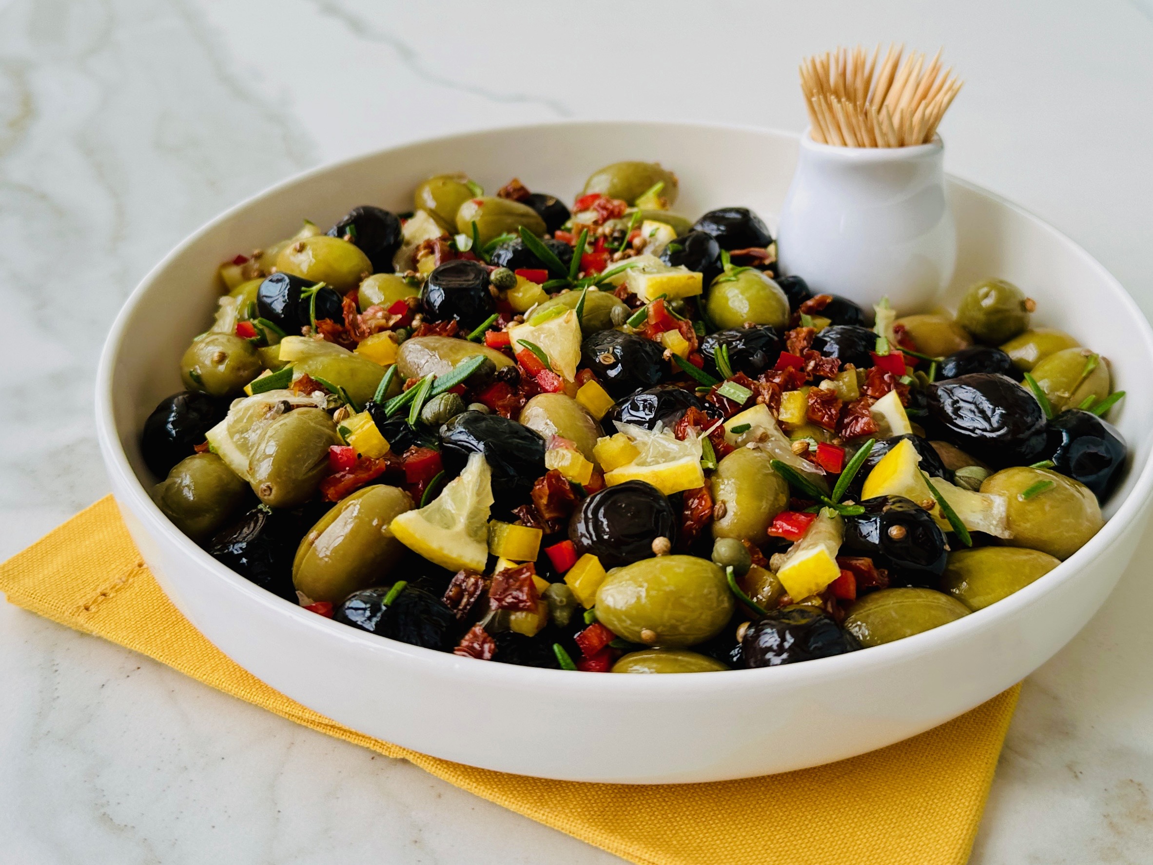 Kuru Domatesli Kişnişli Zeytin Mezesi