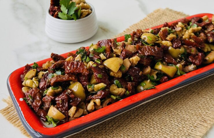 Cevizli Kuru Domates Salatası