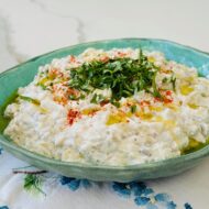 Süzme Yoğurtlu Közlenmiş Patlıcan Salatası
