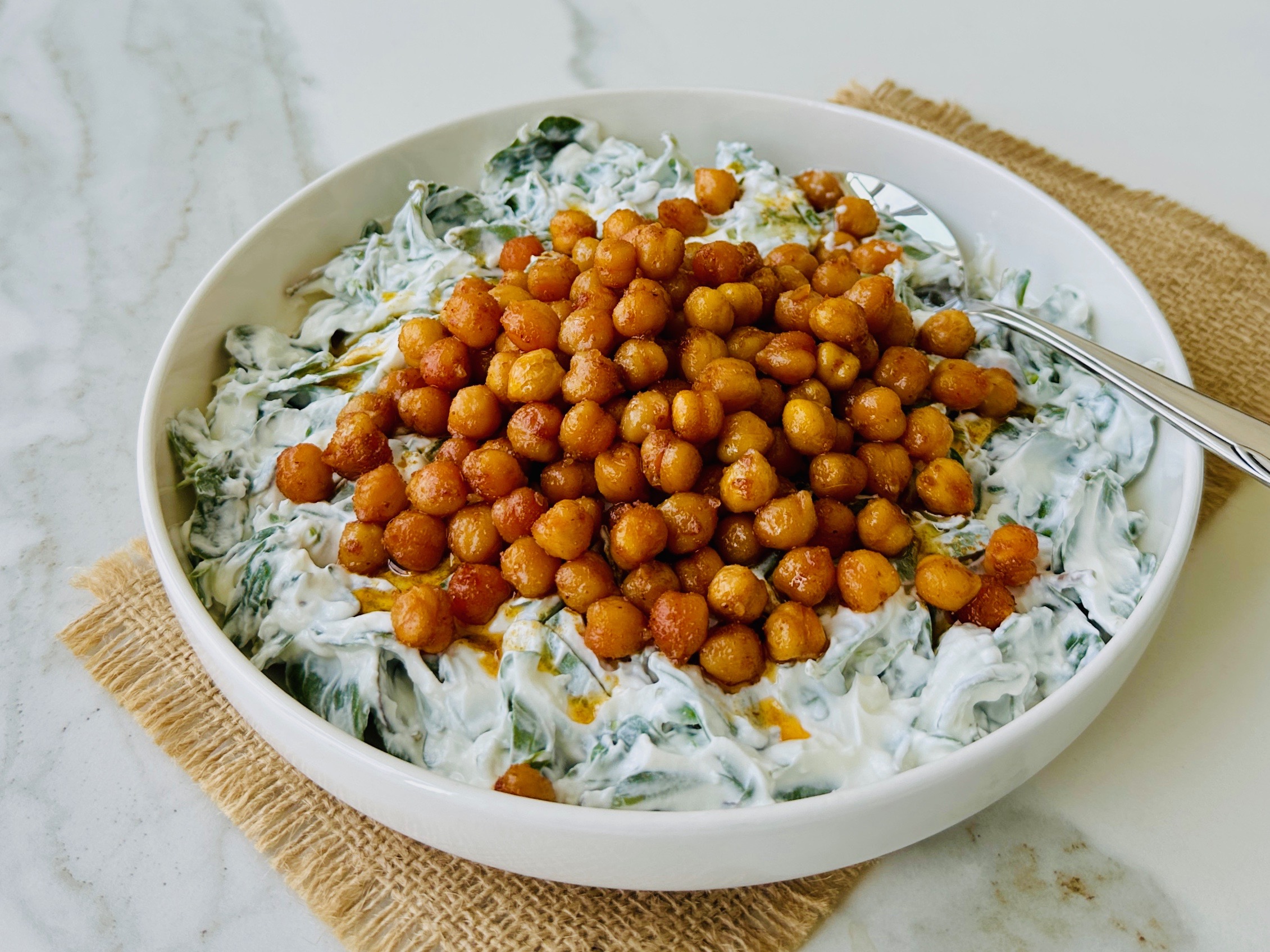 Çıtır Nohutlu Semizotu Salatası